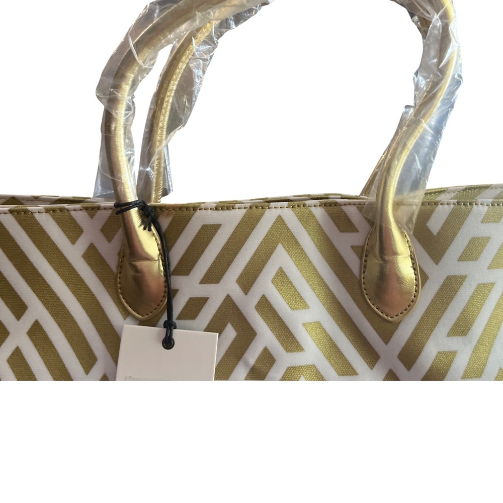 Hudson + Bleeker Gold Labyrinth Print Tote - Picture 16 of 16